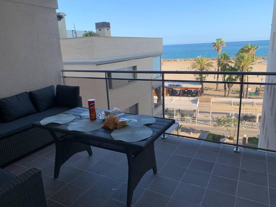 דירות Cunit, Front Line With Sea View מראה חיצוני תמונה