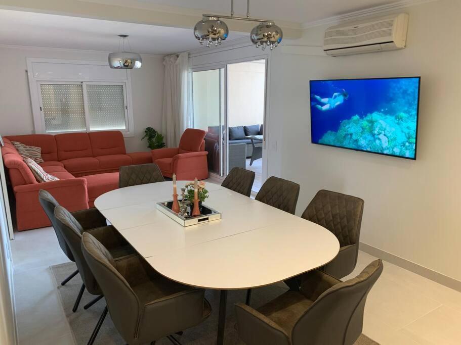 דירות Cunit, Front Line With Sea View מראה חיצוני תמונה